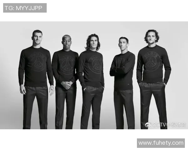 足球明星黑色鞋子魅力展示与时尚搭配解析